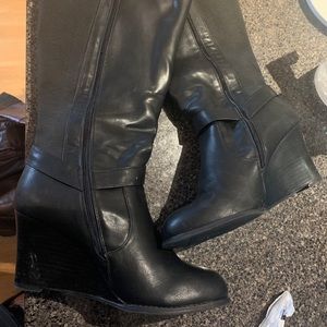 Black platform size 11 boots